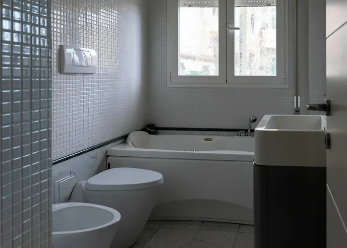 Charming Front Apartment